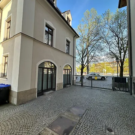 Rosenau In Herzens Apartment *